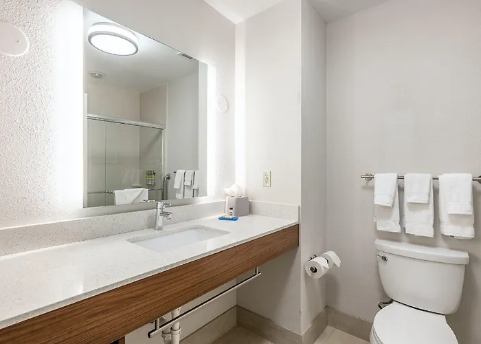 Holiday Inn Express Mccomb By Ihg