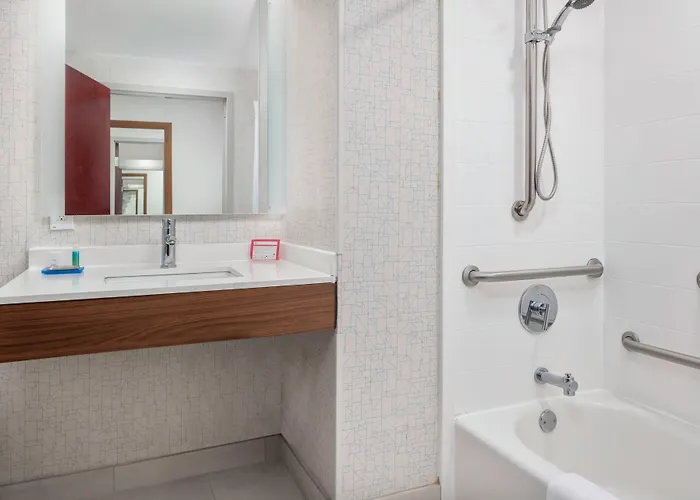 Holiday Inn Express & Suites Macon - I-475 By Ihg