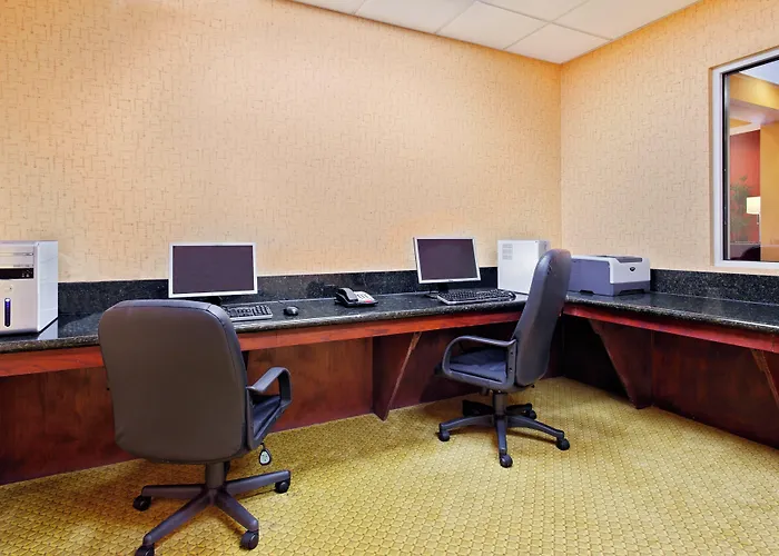 Holiday Inn Express & Suites Malvern By Ihg