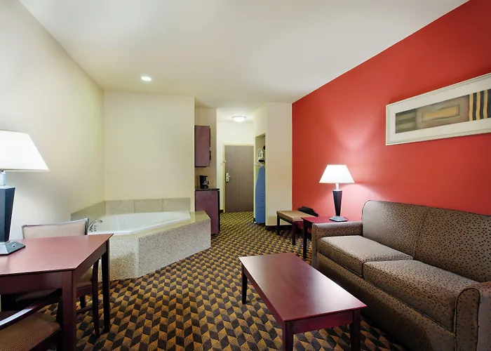 Holiday Inn Express & Suites Malvern By Ihg