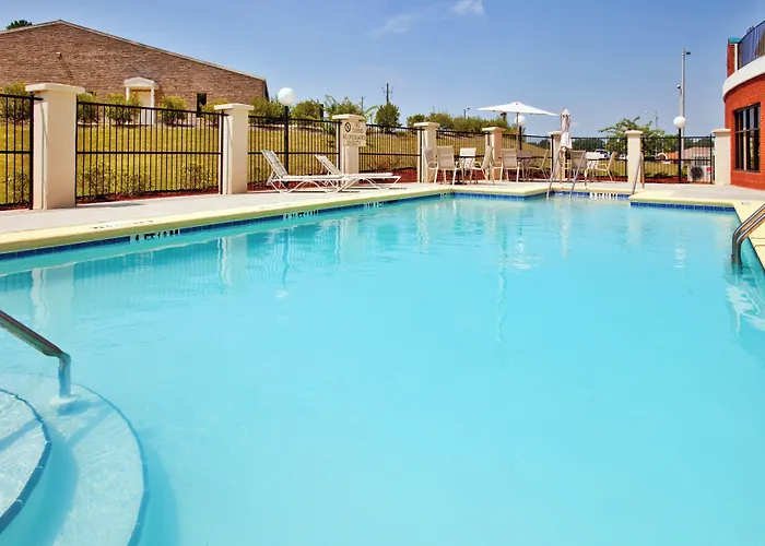 Holiday Inn Express Hotel & Suites Selma By Ihg