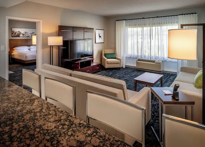 Delta Hotels By Marriott Huntington Mall
