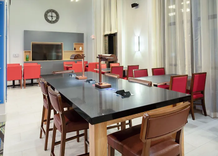 Holiday Inn Express & Suites Phoenix Glendale Dist By Ihg