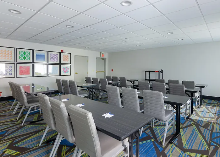 Holiday Inn Express Hotel & Suites Weston By Ihg