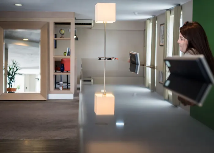 Holiday Inn Manchester West By Ihg