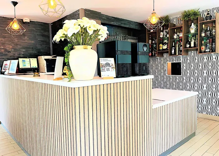 Hotel Restaurant Kyriad De Peronne