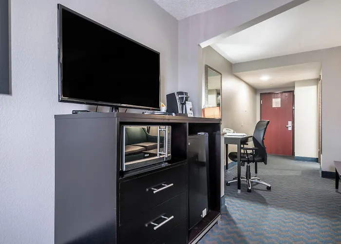 Holiday Inn Express & Suites Roanoke Rapids By Ihg
