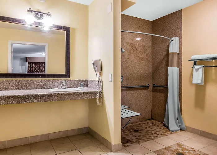 Rodeway Inn & Suites Canyon Lake-Menifee West