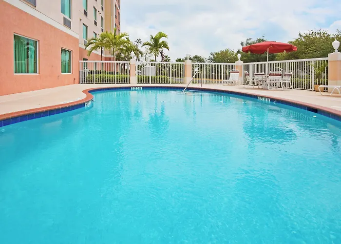 Holiday Inn Express & Suites Pembroke Pines-Sheridan St By Ihg