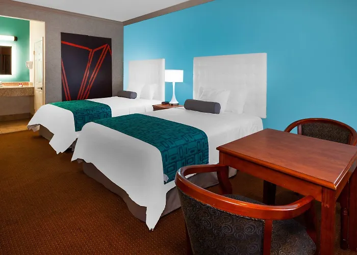 Howard Johnson Inn And Suites - Pico Rivera