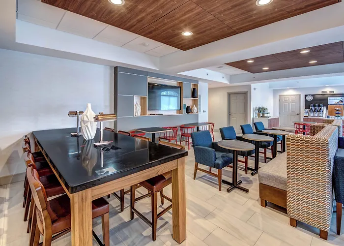 Holiday Inn Express Woodbridge By Ihg