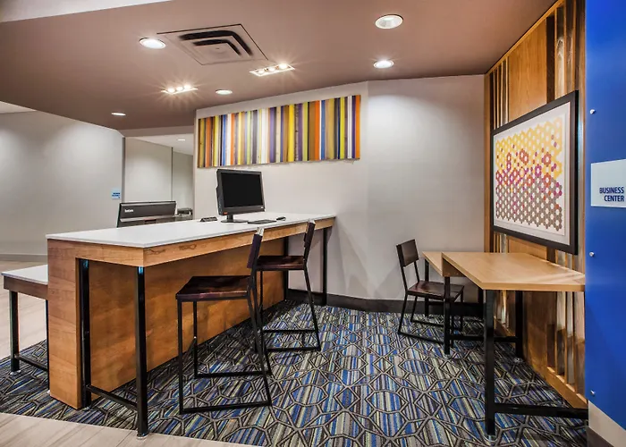 Holiday Inn Express Hotel & Suites Canton By Ihg