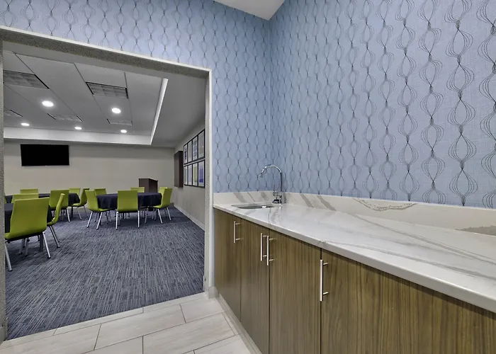 Holiday Inn Express Hotel & Suites Kansas City - Grandview By Ihg