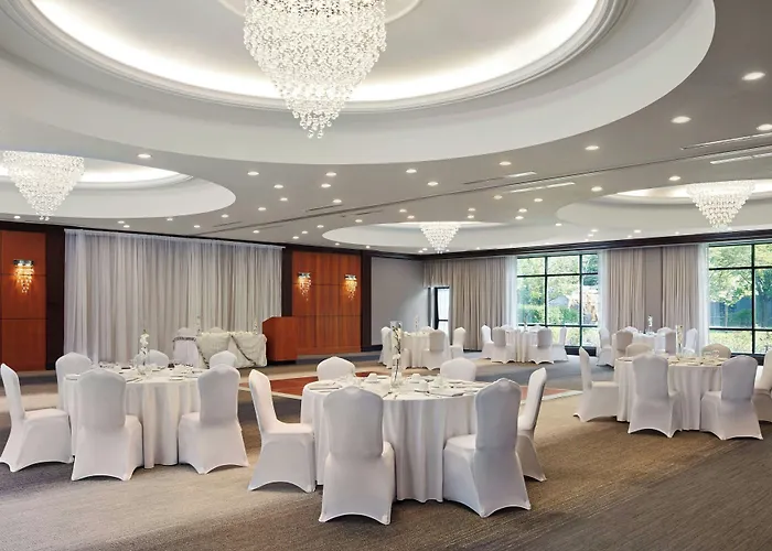 Courtyard By Marriott Hamilton