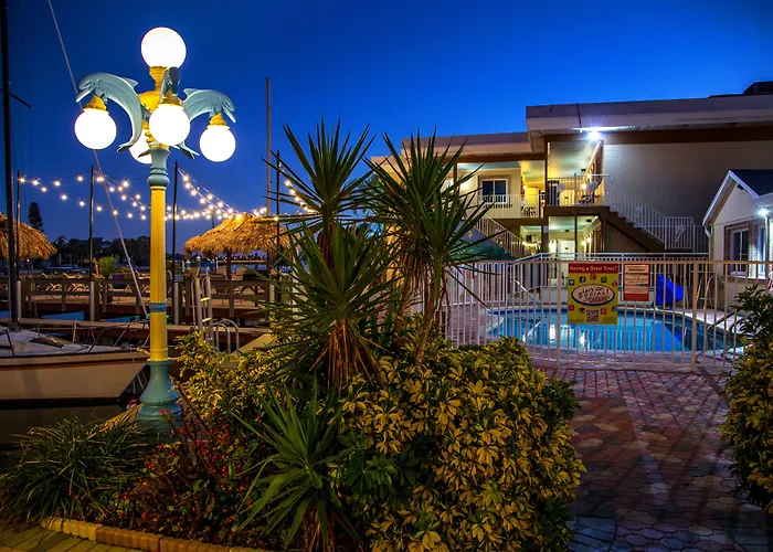 Bay Palms Waterfront Resort - Hotel And Marina