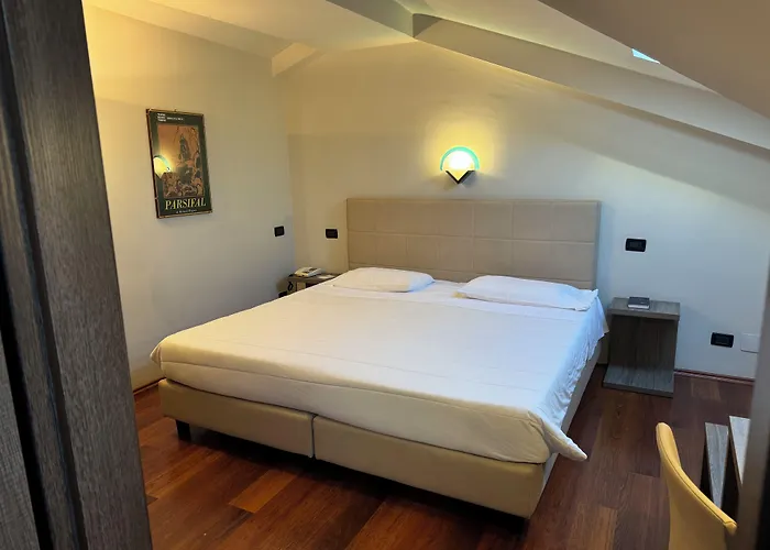 Jet Hotel