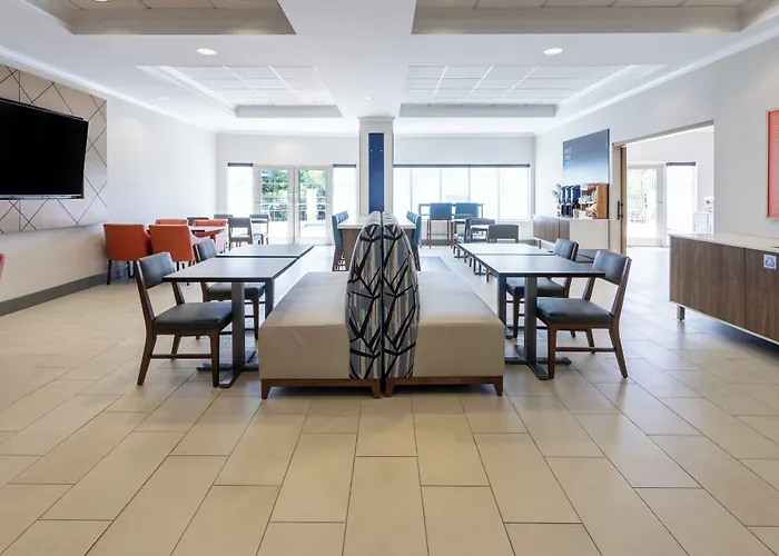 Holiday Inn Express & Suites Columbus At Northlake By Ihg
