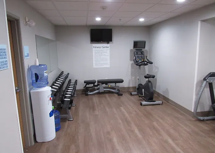 Holiday Inn Express & Suites Lincoln South By Ihg