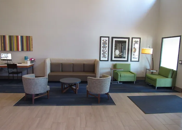 Holiday Inn Express & Suites Lincoln South By Ihg