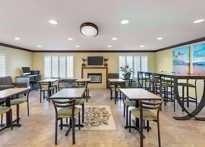Best Western Harbour Inn & Suites Huntington - Sunset Beach