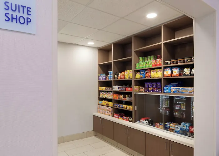 Holiday Inn Express & Suites Bradley Airport By Ihg