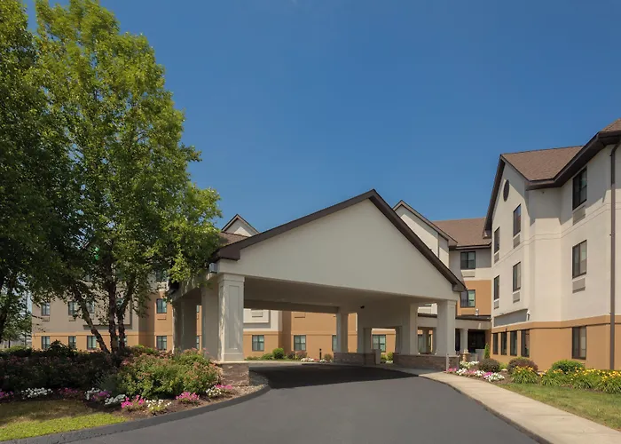 Holiday Inn Express & Suites Bradley Airport By Ihg