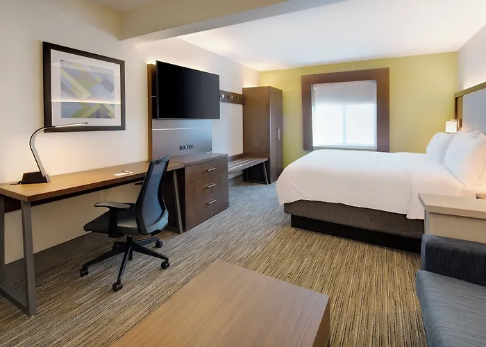 Holiday Inn Express & Suites Bradley Airport By Ihg