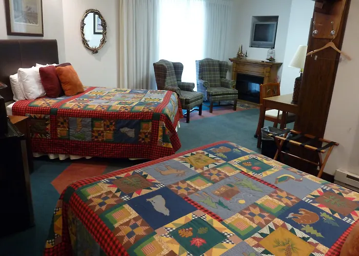 Riverbank Lodge