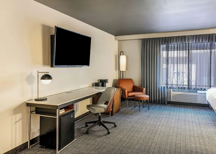 Courtyard By Marriott Wichita At Old Town