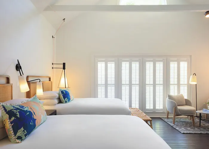 Lighthouse Hotel - Key West Historic Inns