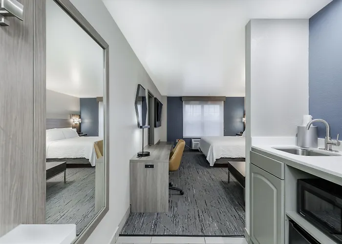 Holiday Inn Express & Suites Zion By Ihg - Great Lakes-Free Breakfast And Naval Base Shuttle