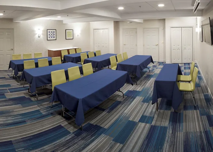 Holiday Inn Express Hotel & Suites White River Junction By Ihg