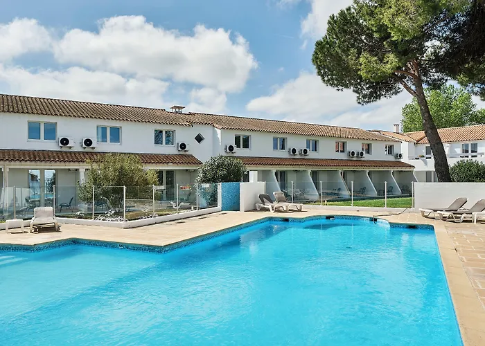 Artemia Aigues-Mortes - Hôtel avec piscine - Bornes électriques - Parking privé - Local vélo-moto