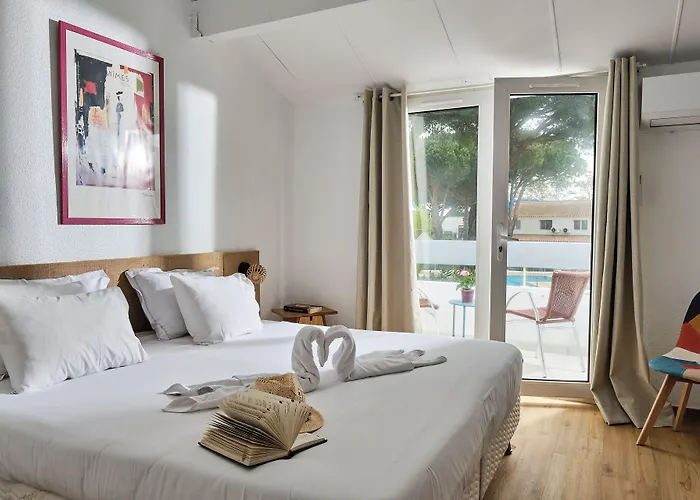 Artemia Aigues-Mortes - Hotel Avec Piscine - Bornes Electriques - Parking Prive - Local Velo-Moto