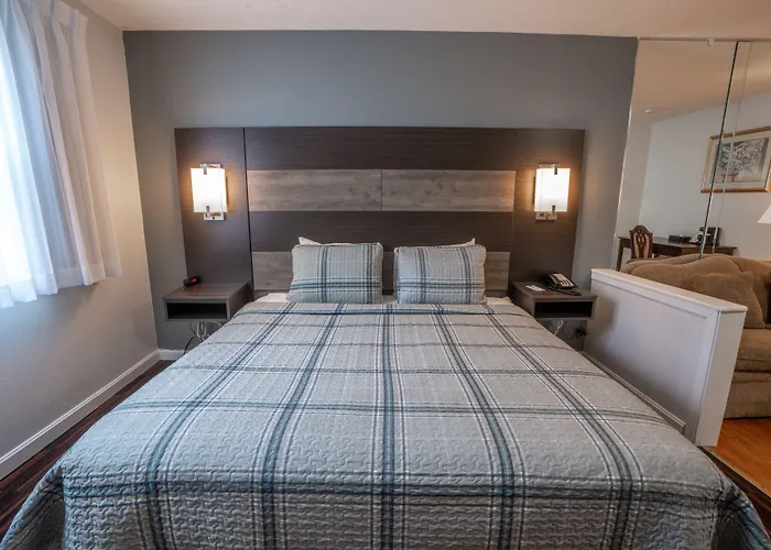 Hyannis Plaza Hotel