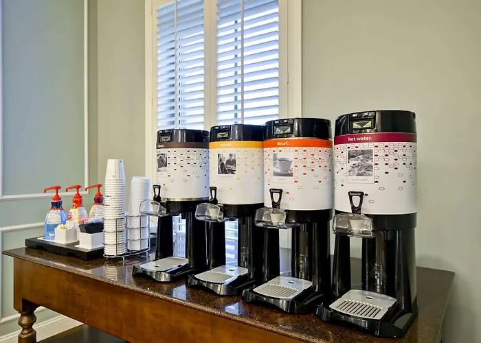 Hampton Inn & Suites Charleston Airport