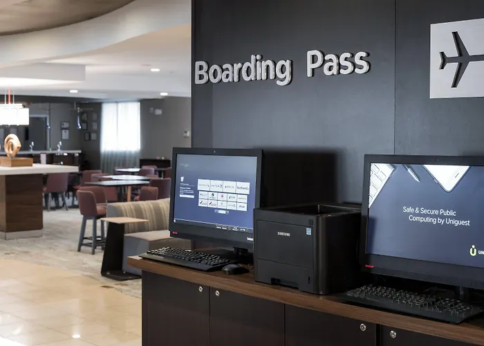 Courtyard By Marriott West Orange