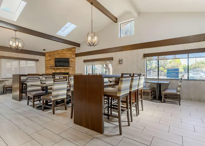 Best Western Plus Forest Park Inn