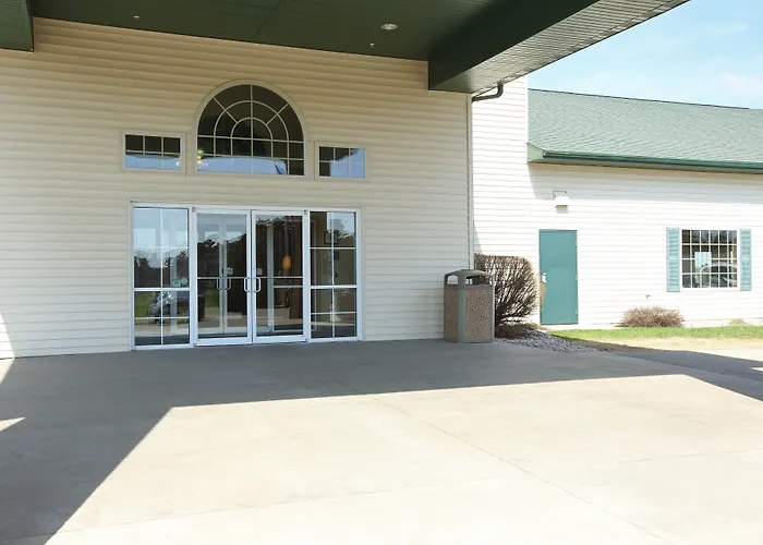 Boarders Inn & Suites By Cobblestone Hotels - Shawano