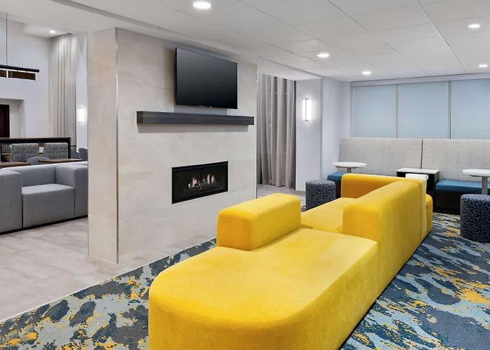 Hampton Inn & Suites Cleveland-Beachwood