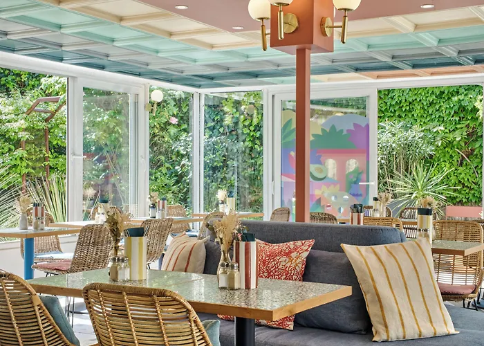 Hôtel Chromatics&Restaurant Hill Club by HappyCulture