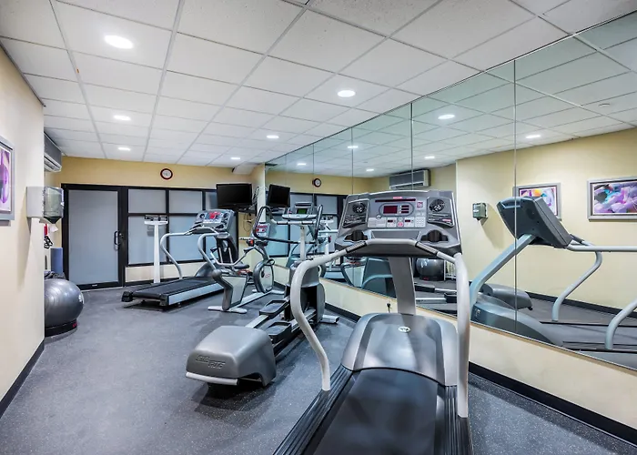 Holiday Inn Express Hotel & Suites-North East By Ihg