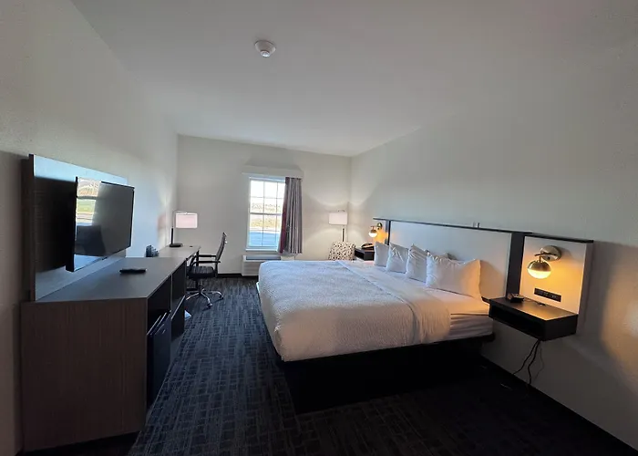 Ramada By Wyndham Sparta/At Speedway
