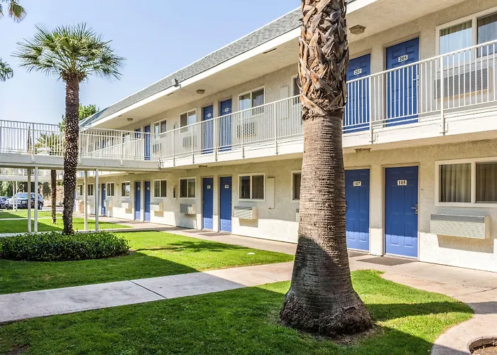 Motel 6-Bakersfield, CA - East