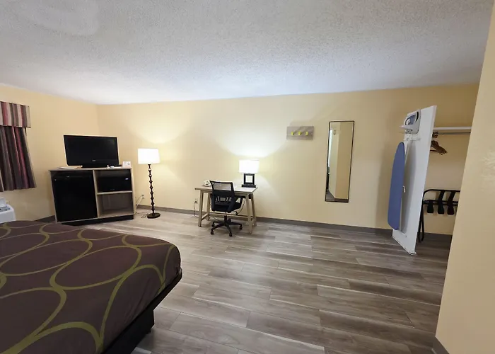 Super 8 By Wyndham Clinton Ok