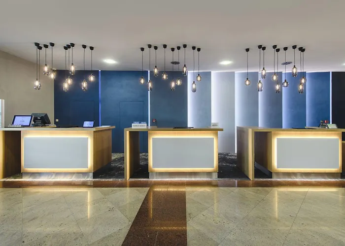 Courtyard By Marriott Warsaw Airport