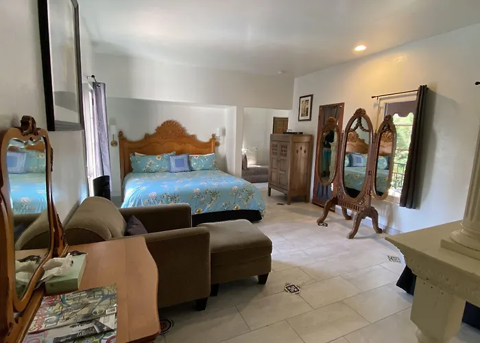 Villa Rosa Inn