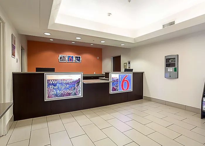 Motel 6-Page, Az