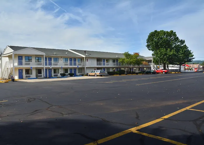 Motel 6-Southington, Ct - Hartford