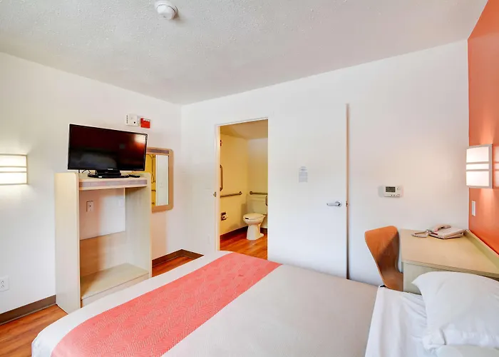 Motel 6-Southington, Ct - Hartford